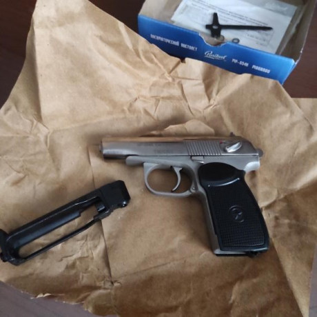 En la página de suministros Ayala veo esta pistola de CO2 que dispara bb´s y plomo esférico. ¿Sería 172