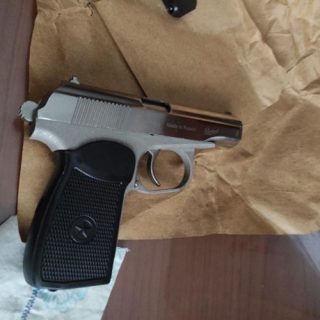 En la página de suministros Ayala veo esta pistola de CO2 que dispara bb´s y plomo esférico. ¿Sería 171