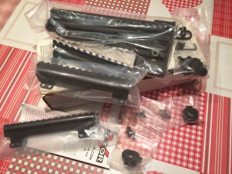 Sin desempaquetar, nueva a estrenar culata VLTOR ARM modelo 1 para rifle tipo AR15 color negro versión 01