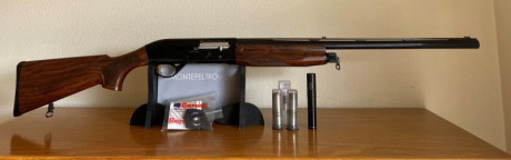 Vendo  escopeta segunda mano   BENELLI “BECACCIA” 
  MONTEFELTRO 
Calibre 12/76.
Semiautomática.
Polichoque.
Viene 02