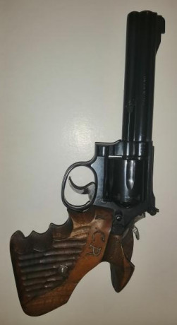 Un amigo vende este S&W en .357 Magnum, con las cachas originales y estas anatómicas.

400 €.

Saludos.

JW. 00
