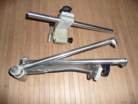 Vendo Telescopio terrestre marca ZEUS, modelo TS-100 de 22x67x100mm. Se acompaña tripode especial en acero 10