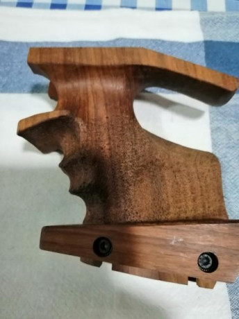 Buenas, vendo dos cachas nuevas para la pistola Match Gun.

Una es de zurdo y otra de diestro. 

Tamaño 12