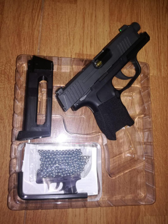 VENDIDA réplica de Sig Sauer P-365 accionada mediante bombonas de co2.

Semiautomática dotada de sistema 01