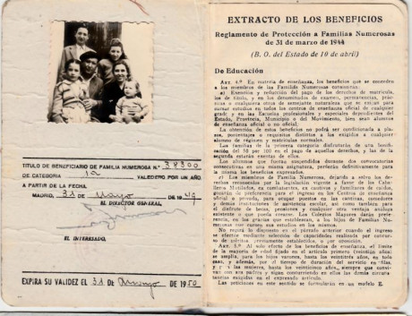  EN RECUERDO Y HOMENAJE A LOS QUE YA NO ESTÁN. 

Si pones en  GOOGLE   PASAPORTES EN LA MEMORIA  da igual 102