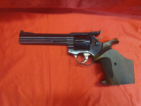  Vendo esta joya de precisión, por falta de tiempo para poder disfrutarlo.

Es un revolver MANURHIN MR 00