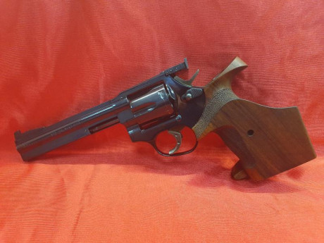  Vendo esta joya de precisión, por falta de tiempo para poder disfrutarlo.

Es un revolver MANURHIN MR 10