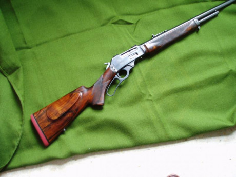 Vendo rifle de palanca Marlin 444 SS.
Tiene la culata y guardamanos  de raíz de nogal realizada por Diego 02