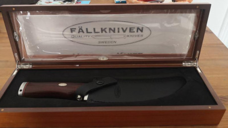 Se vende precioso cuchillo de la fallkniven en acero laminado cos marcado con el número 15 un cuchillo 01