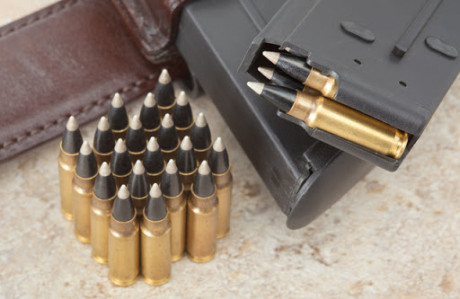 Por ejemplo:
https://www.armas.es/calibre-57x28mm-la-municion-de-fn

5,7 x 28 mm

Prescindiendo del precio, 41