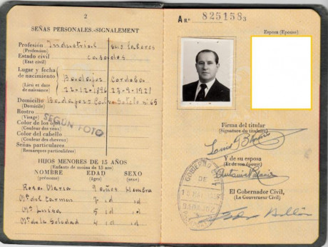  EN RECUERDO Y HOMENAJE A LOS QUE YA NO ESTÁN. 

Si pones en  GOOGLE    PASAPORTES EN LA MEMORIA   da 142