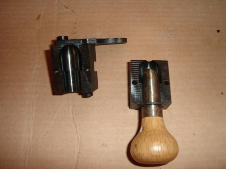 Vendo molde Lyman para bala, 475 greins;  calibre 12.
Nunca usado.
Precio: 77 € con gastos de envio incluidos. 01