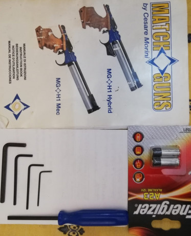 Con disparador electrónico y mecánico, la vendo por no usarla la compré hace un año, la pistola funciona 21