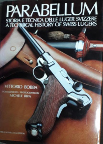 Libro de gran formato 335x245 mm sobre la historia y la técnica de las pistolas suizas. Con texto en italiano 01