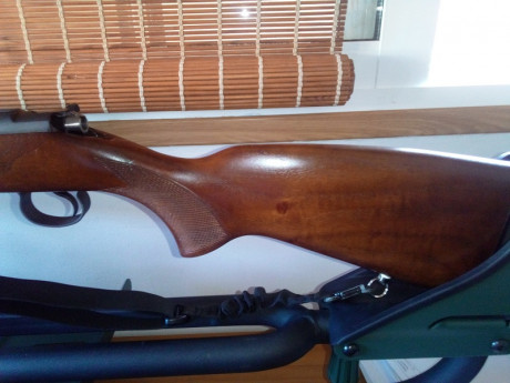 Vendo carabina CZ 452 Luxe en calibre .22 LR
 En perfecto estado de uso, tanto cañón, madera y acción. 01