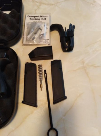 Vendo pistola Glock 34 Gen 4 comprada en Mayo 2020. Ha disparado una caja de 50 cartuchos, la limpié y 00
