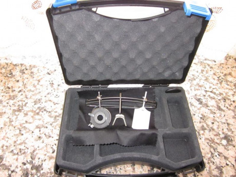 Hola.
Saco a la venta, unas magnificas gafas de tiro Knoblock 
estan usadas pero en perfecto estado de 02