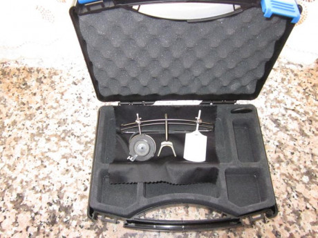 Hola.
Saco a la venta, unas magnificas gafas de tiro Knoblock 
estan usadas pero en perfecto estado de 01