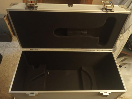 Hola a todos!!
Vendo este precioso y útil maletín de aluminio ideal para transportar un arma corta, munición, 00