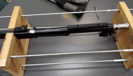 Voy a toquetear el gatillo de mi CFR igt.  Nunca he desmontado un pistón neumático de una carabina.

Se 101