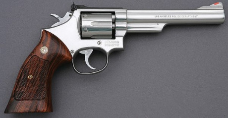 Buenas.

Como el practicar IPSC cada vez lo veo más complicado (tirando a imposible) , pienso que una 72
