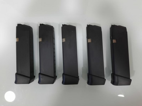 Buenas
Se venden 5 cargadores glock originales para modelo 17, 4 GEN, con tacon +2, con muy poco uso y 02
