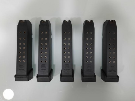 Buenas
Se venden 5 cargadores glock originales para modelo 17, 4 GEN, con tacon +2, con muy poco uso y 01
