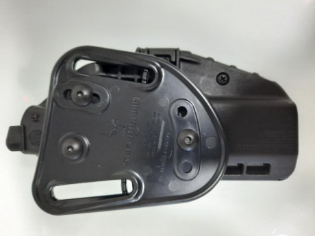 Buenas 
Vendo funda SAFARILAND original, modelo 7377 para pistola Glock 17, practicamente sin uso. Precio 00