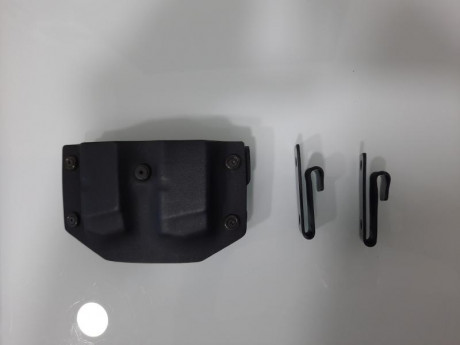 Buenas
Se vende portacargador doble de kydex, color negro, para cargadores de pistola glock doble hilera 01