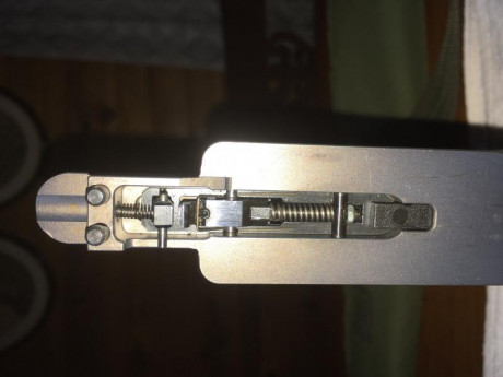 Hola, os comento. Puse el rifle apoyado verticalmente, se resbaló y se partió la madera de la culata y 140