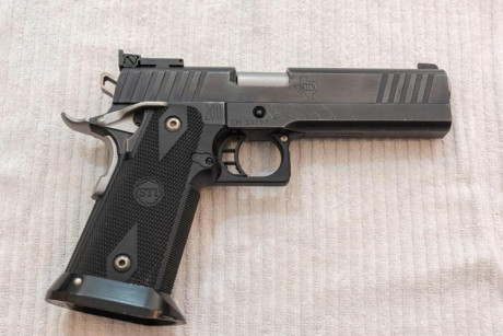 Se vende STI EDGE en calibre 45acp.
Incluye 3 cargadores, su estado es impecable, sin apenas uso.
Es de 02