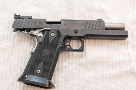 Se vende STI EDGE en calibre 45acp.
Incluye 3 cargadores, su estado es impecable, sin apenas uso.
Es de 01