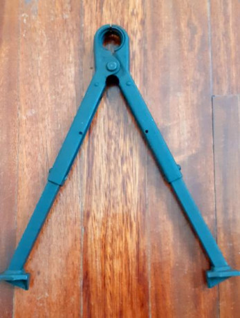 Bipode Cetme C nuevo con grasa de origen, primer modelo sin cizalla y con patas adaptadas para tiro sobre 01