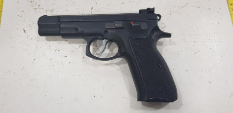 Marca: Ceska 
Modelo: CZ-85 COMBAT 
Calibre: 9 mm 
Ciudad donde se encuentra: Madrid 
Condiciones estéticas 30