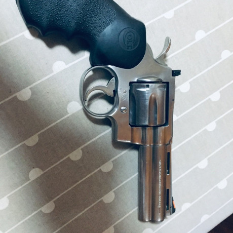 Hola.
Cambio Colt python 5 pulgadas en acero inoxidable muy buen cuidada en su caja, la cambio por colt 10