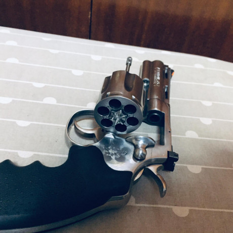 Hola.
Cambio Colt python 5 pulgadas en acero inoxidable muy buen cuidada en su caja, la cambio por colt 21