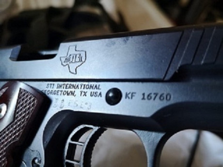 Buenos días al foro.

Por cuestiones de edad, un compañero de tiro se retira de la afición. El arma Guiada 01