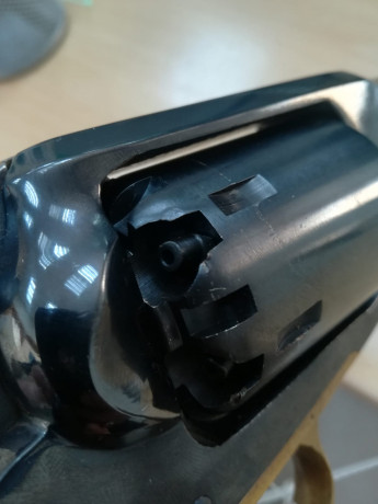 Hola a todos , un amigo por dejar la afición vende su pareja de revólveres de avancarga modelo Remington 01