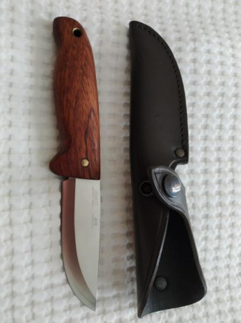 Vendo cuchillo EKA A10 nuevo, acero que afeita Sandvik y madera de bubinga, una preciosidad de pieza.

55€ 00