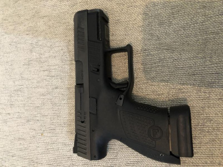 Buenos días,
Vendo mi CZ P10-S subcompacta, 15 disparos con municion original, comprada nueva hace 2 meses.

Me 00