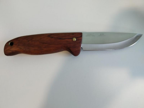 Vendo cuchillo EKA A10 nuevo, acero que afeita Sandvik y madera de bubinga, una preciosidad de pieza.

55€ 11
