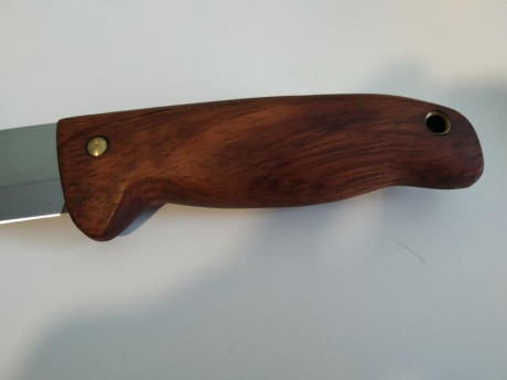 Vendo cuchillo EKA A10 nuevo, acero que afeita Sandvik y madera de bubinga, una preciosidad de pieza.

55€ 10