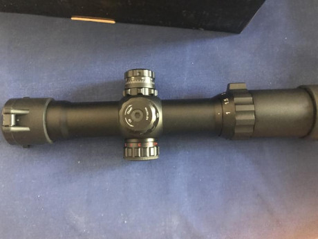 Vendo visor utg 1-4x24 ideal carabina de aire, 22 o similar, tiene torretas balísticas , no se ha llegado 02