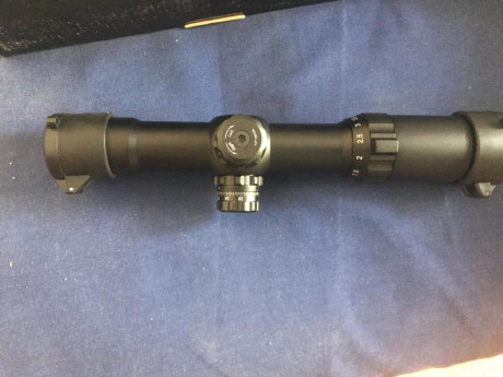 Vendo visor utg 1-4x24 ideal carabina de aire, 22 o similar, tiene torretas balísticas , no se ha llegado 00