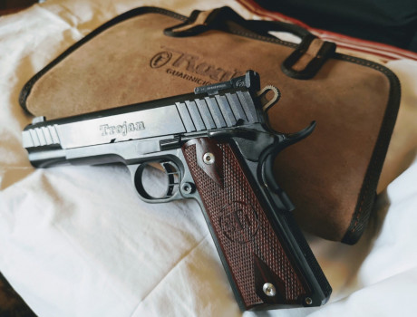 Buenos días al foro.

Por cuestiones de edad, un compañero de tiro se retira de la afición. El arma Guiada 32