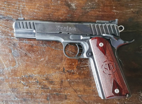 Buenos días al foro.

Por cuestiones de edad, un compañero de tiro se retira de la afición. El arma Guiada 41