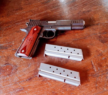 Buenos días al foro.

Por cuestiones de edad, un compañero de tiro se retira de la afición. El arma Guiada 40