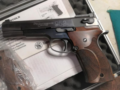 Un amigo vende su S&W 952 cañón de 5".
Maletín original
2 cargadores
2 cachas.
Precio: 500 €
Portes 02