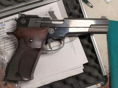 Un amigo vende su S&W 952 cañón de 5".
Maletín original
2 cargadores
2 cachas.
Precio: 500 €
Portes 00