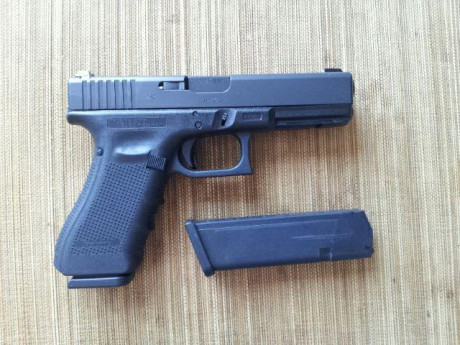 Vendo glock 4gen, viene con alza y punto glock de tritio, retenida sobre dimensionada y tres cargadores 02